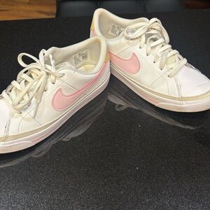 NIKE Court Legacy BIG KIDS 5 👟